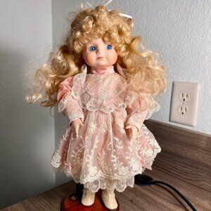 Vintage 1980 GEPPEDO PORCELAIN DOLL 12’